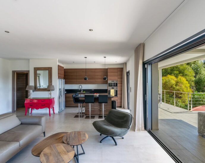 Exclusivité, Pinarello, Villa vue mer, 4 chambres, piscine, plage à pied