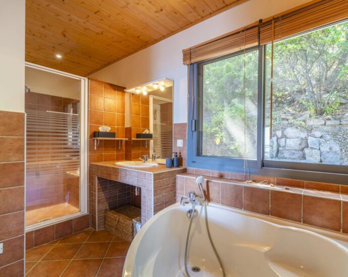 Porto-Vecchio, 3 villas, 7 chambres, piscine, vue mer et montagnes, proche plage