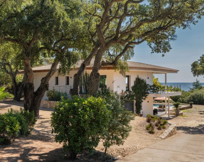 Exclusivité, Pinarello, Villa vue mer, 4 chambres, piscine, plage à pied