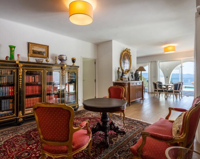 Ajaccio, Route des Sanguinaires, Villa vue mer panoramique, 4 chambres, piscine , plage à pied