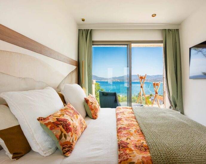 Porticcio, Rive-Sud d&rsquo;Ajaccio, Villa type bergerie, 4 Chambres, vue mer panoramique, plage à pied