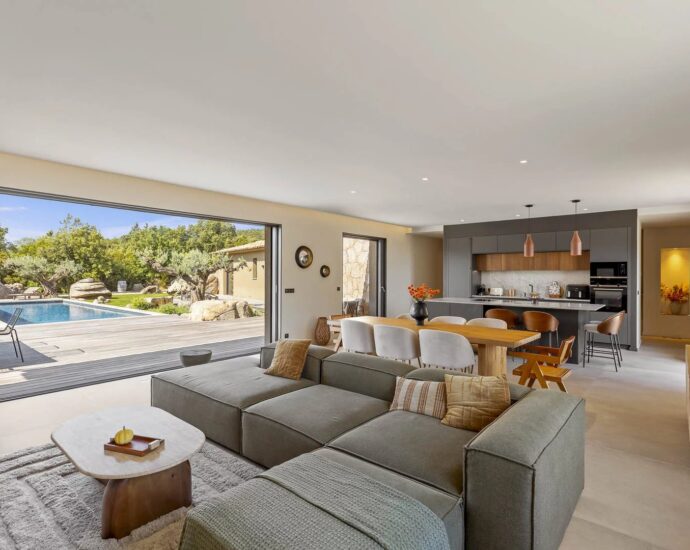 Araggio, Near Porto-Vecchio, Stone Architect-Designed Villa, 4 Bedrooms, Swimming Pool, Expansion Potential, Close to Beaches