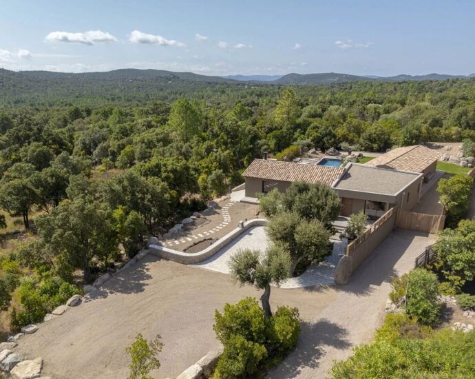 Araggio, Near Porto-Vecchio, Stone Architect-Designed Villa, 4 Bedrooms, Swimming Pool, Expansion Potential, Close to Beaches
