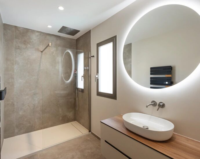 Exclusivité, Calvi, Villa d’architecte avec vue mer, 5 chambres, piscine chauffée, proche plage