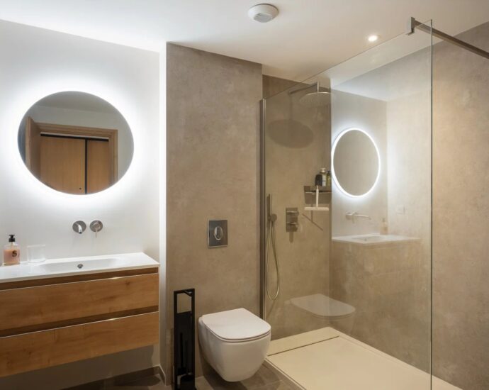Exclusivité, Calvi, Villa d’architecte avec vue mer, 5 chambres, piscine chauffée, proche plage