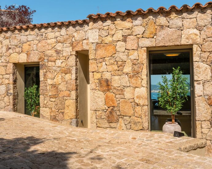 Porticcio, Rive-Sud d&rsquo;Ajaccio, Villa type bergerie, 4 Chambres, vue mer panoramique, plage à pied