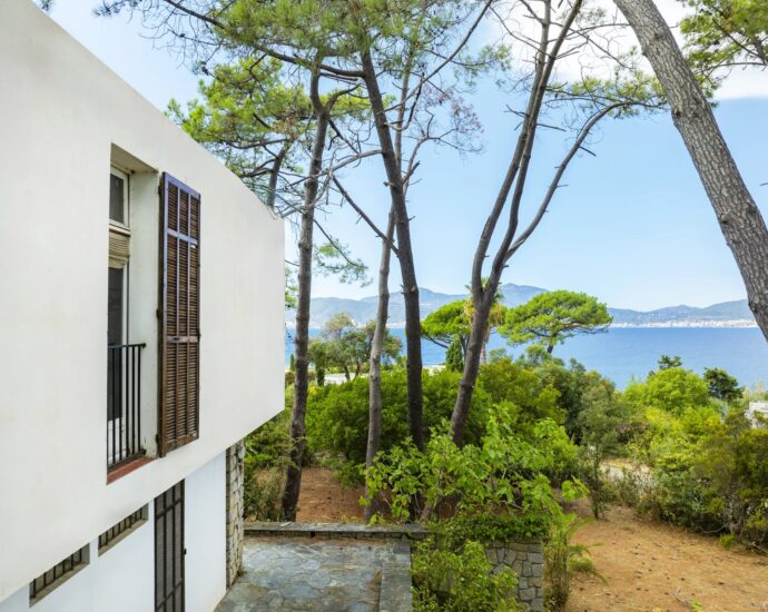 Rive Sud d&rsquo;Ajaccio, Porticcio, Domaine de la Pointe, villa à rénover, 6 chambres, vue mer, domaine privé, plage à pied