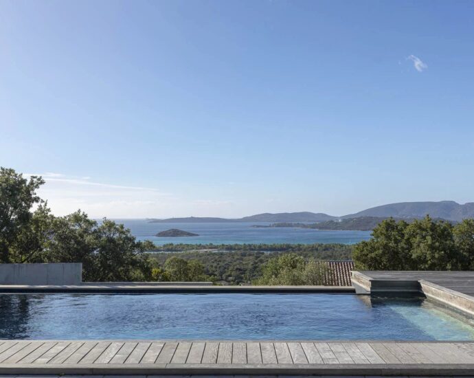 Arasu , Villa contemporaine, 8 chambres, piscine à  débordement, vue mer panoramique, proche plage