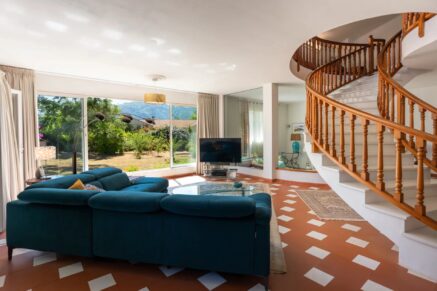 Biguglia, near Bastia – Villa, walking distance to the beach, 4 bedrooms, mountain views