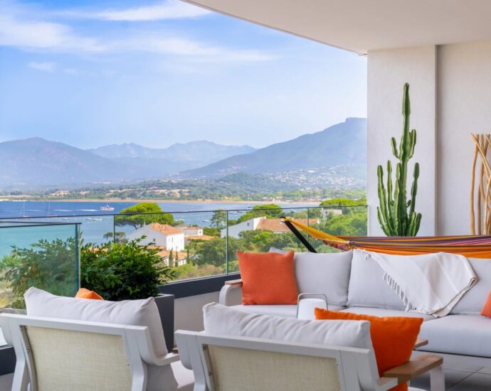 Exclusivité, Porticcio, appartement vue mer panoramique, 2 chambres, terrasse, parking, plage à pied