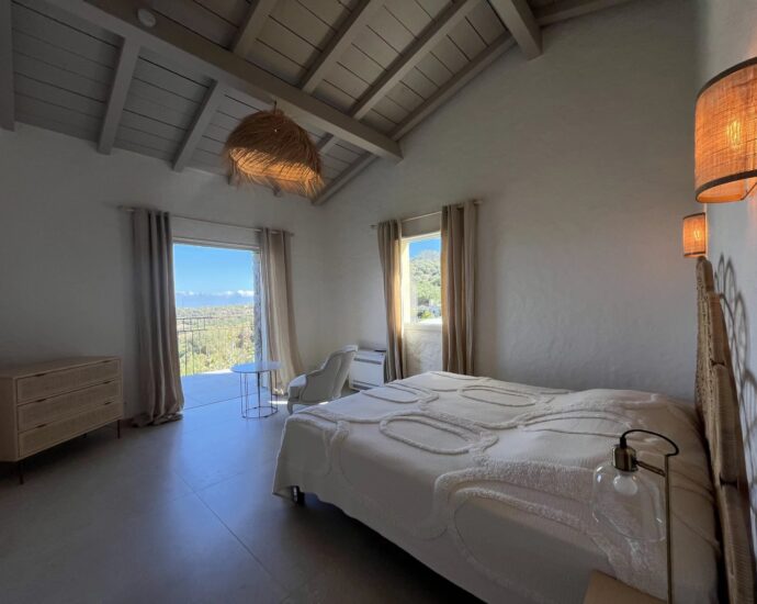 Aregno, proche L&rsquo;Ile Rousse, Villa 3 chambres, piscine, vue panoramique, proche plage