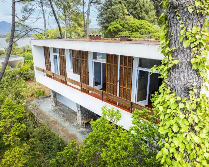 Rive Sud d&rsquo;Ajaccio, Porticcio, Domaine de la Pointe, villa à rénover, 6 chambres, vue mer, domaine privé, plage à pied