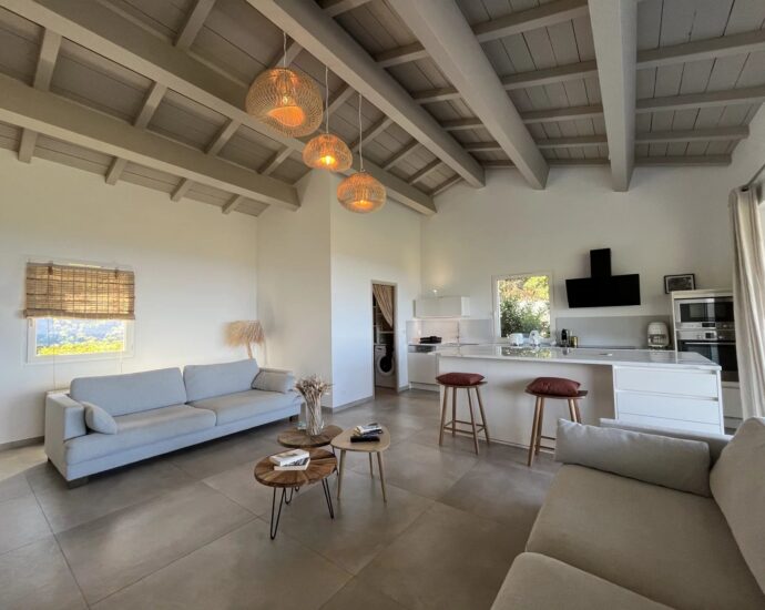 Aregno, proche L&rsquo;Ile Rousse, Villa 3 chambres, piscine, vue panoramique, proche plage