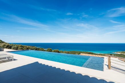Corbara, villa 4 chambres, piscine à débordement, vue mer imprenable, proche plage