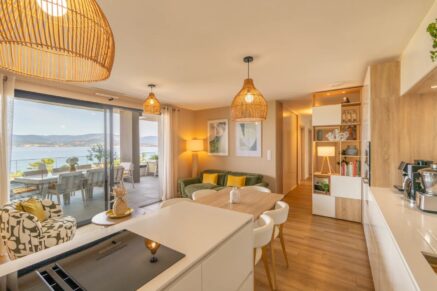 Exclusivité, Porticcio, appartement vue mer panoramique, 2 chambres, terrasse, parking, plage à pied