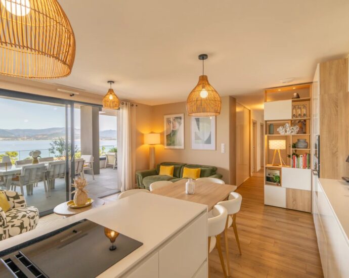 Exclusivité, Porticcio, appartement vue mer panoramique, 2 chambres, terrasse, parking, plage à pied