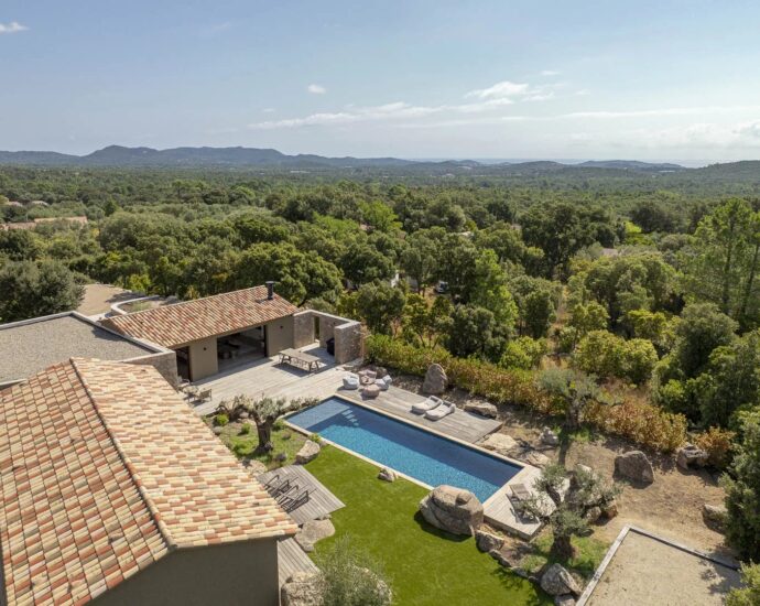 Araggio, Near Porto-Vecchio, Stone Architect-Designed Villa, 4 Bedrooms, Swimming Pool, Expansion Potential, Close to Beaches