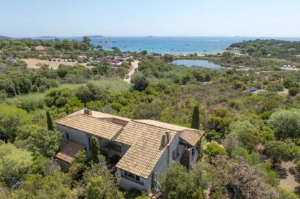 Porto-Vecchio, Palombaggia, Ensemble de deux villas à rénover, vue mer, plage à pied