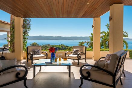 Ajaccio, route des Sanguinaires, Villa vue mer panoramique, 5 chambres, piscine à débordement, plage à pied