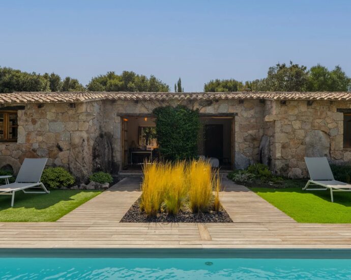 Produit rare : Bergerie d&rsquo;architecte neuve avec trois chambres et une piscine à Porto-Vecchio