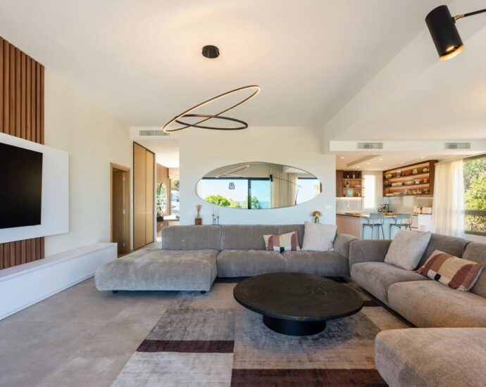Exclusivité, Calvi, Villa d’architecte avec vue mer, 5 chambres, piscine chauffée, proche plage