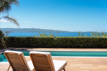 Exclusivité, Ajaccio, Bord de mer, Route des Sanguinaires, Villa vue  mer panoramique, 4 chambres, piscine , plage à pied