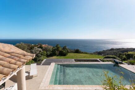 Cap Corse, Erbalunga, villa vue mer panoramique, piscine à débordement chauffée, proche Bastia
