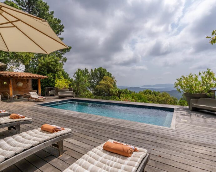 Porto-Vecchio, 3 villas, 7 chambres, piscine, vue mer et montagnes, proche plage