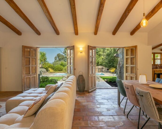 Produit rare : Bergerie d&rsquo;architecte neuve avec quatre chambres et une piscine à Porto-Vecchio
