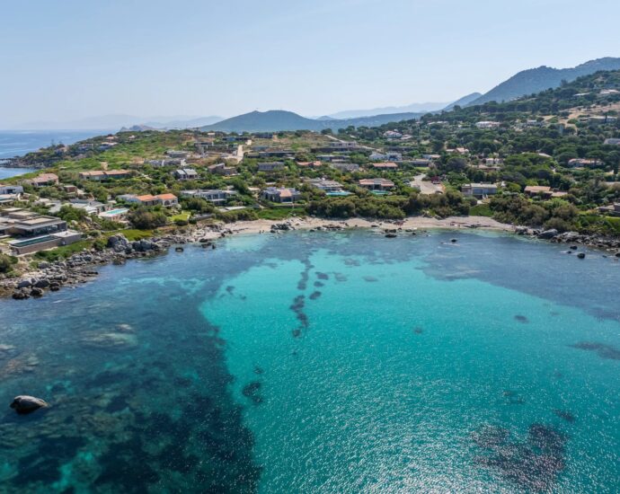Corbara, Marine de Davia, villa 3 chambres, piscine, vue mer panoramique, plage à pied