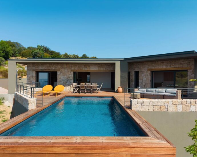 Ajaccio, Salario, Contemporary villa with panoramic sea views, high-end features, 4 suites, swimming pool, close to the beach
