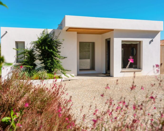 Exclusivité, Calvi, Villa d’architecte avec vue mer, 5 chambres, piscine chauffée, proche plage