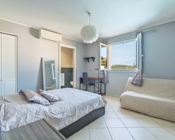 Lumio, Villa 6 chambres, vue mer panoramique, piscine, proche plage
