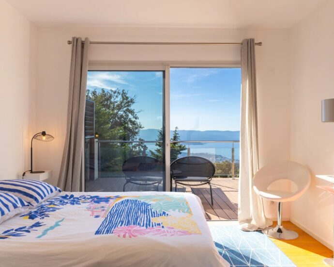 Ajaccio, Alata, Villa contemporaine avec vue mer panoramique, 5 chambres, piscine, proche Ajaccio