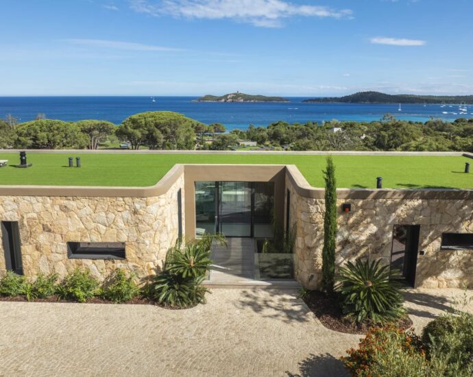 Villa d’exception à Caramontino – Création d’architecte, vue mer panoramique & plage à pied