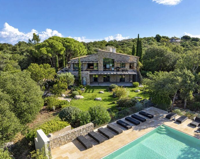 Porto-Vecchio, Domaine de Cala Rossa, Villa 7 bedrooms, pool and close to the beach