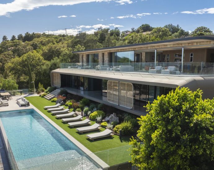 Villa d’exception à Caramontino – Création d’architecte, vue mer panoramique & plage à pied