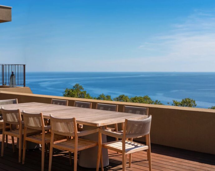 Erbalunga, Contemporary Villa, Panoramic Sea Views, 3 Bedrooms, Study, Pool, Near the Beach and Bastia