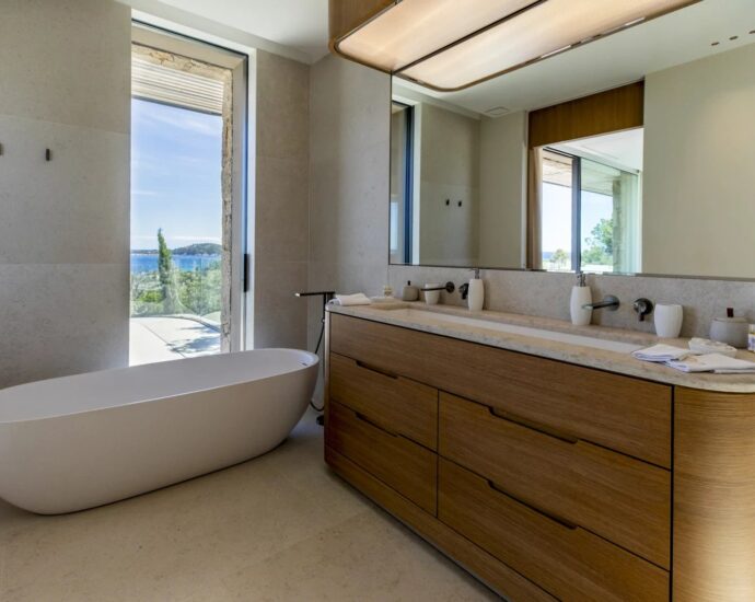 Villa d’exception à Caramontino – Création d’architecte, vue mer panoramique & plage à pied