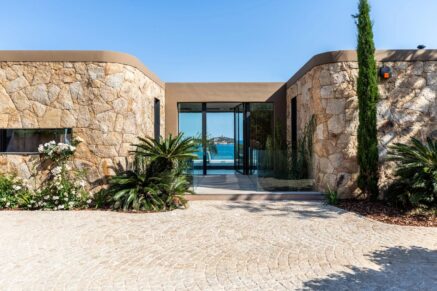 Villa d’exception à Caramontino – Création d’architecte, vue mer panoramique & plage à pied