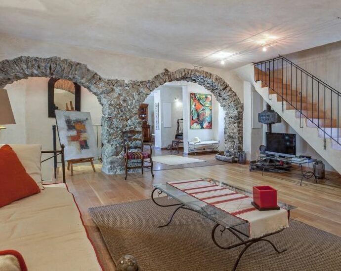 Proche Ile-Rousse, Villa 7 chambres, vue montagnes, piscine.