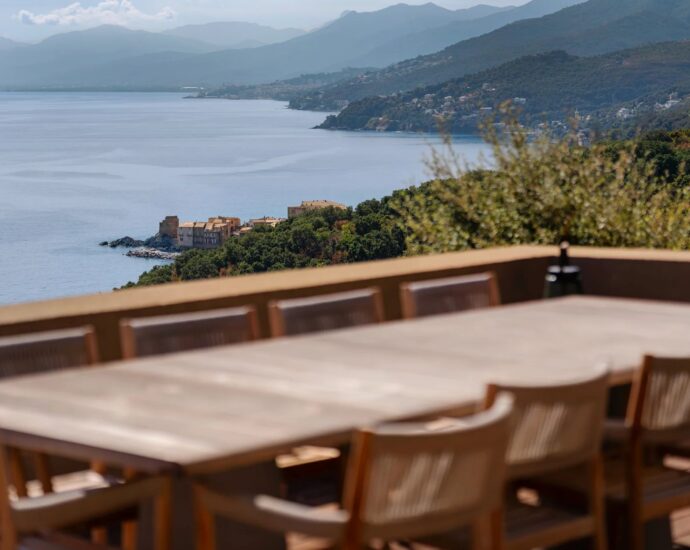 Erbalunga, Contemporary Villa, Panoramic Sea Views, 3 Bedrooms, Study, Pool, Near the Beach and Bastia