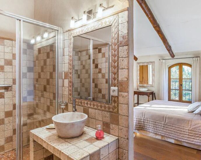 Proche Ile-Rousse, Villa 7 chambres, vue montagnes, piscine.