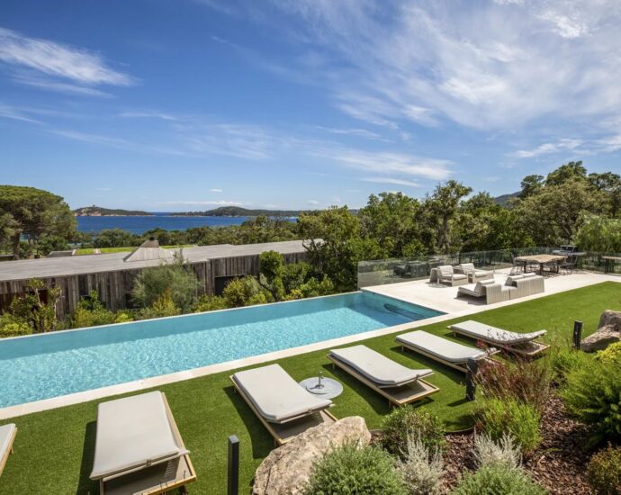 Villa d’exception à Caramontino – Création d’architecte, vue mer panoramique & plage à pied