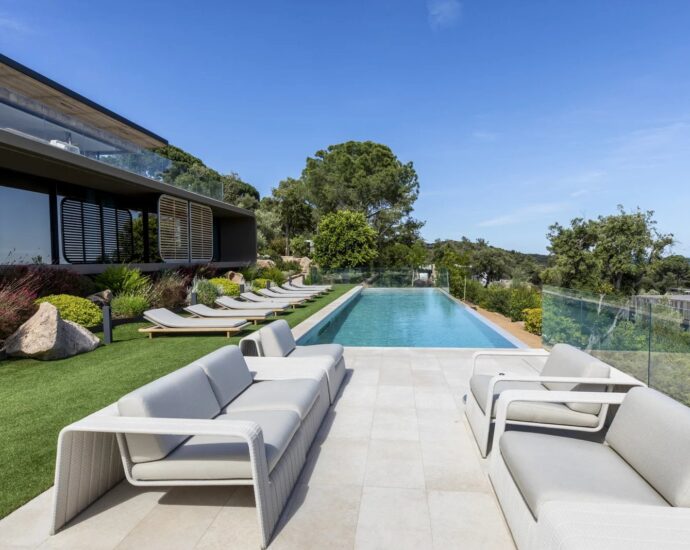 Villa d’exception à Caramontino – Création d’architecte, vue mer panoramique & plage à pied