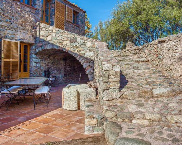 Proche Ile-Rousse, Villa 7 chambres, vue montagnes, piscine.