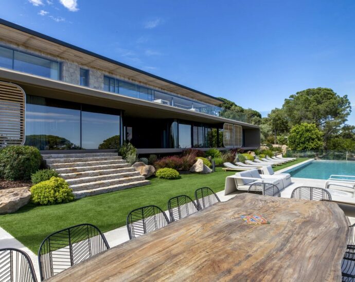 Villa d’exception à Caramontino – Création d’architecte, vue mer panoramique & plage à pied