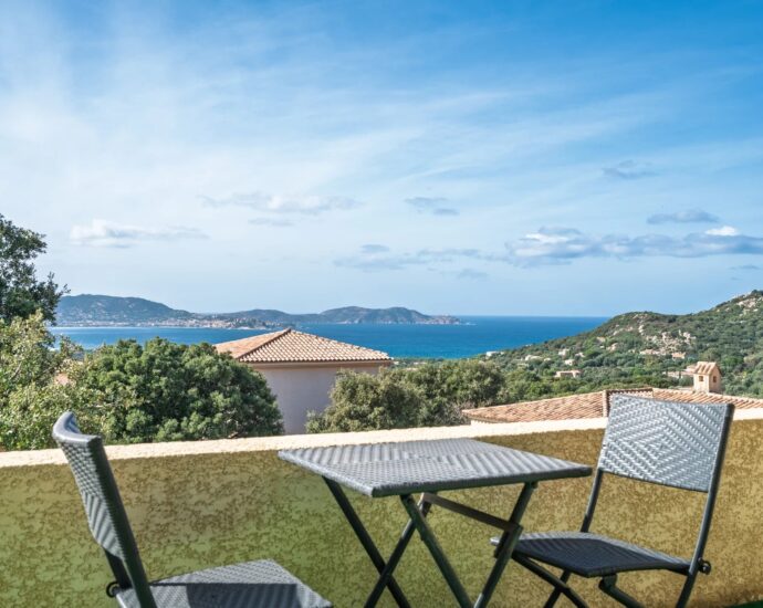 Lumio, Villa 6 chambres, vue mer panoramique, piscine, proche plage