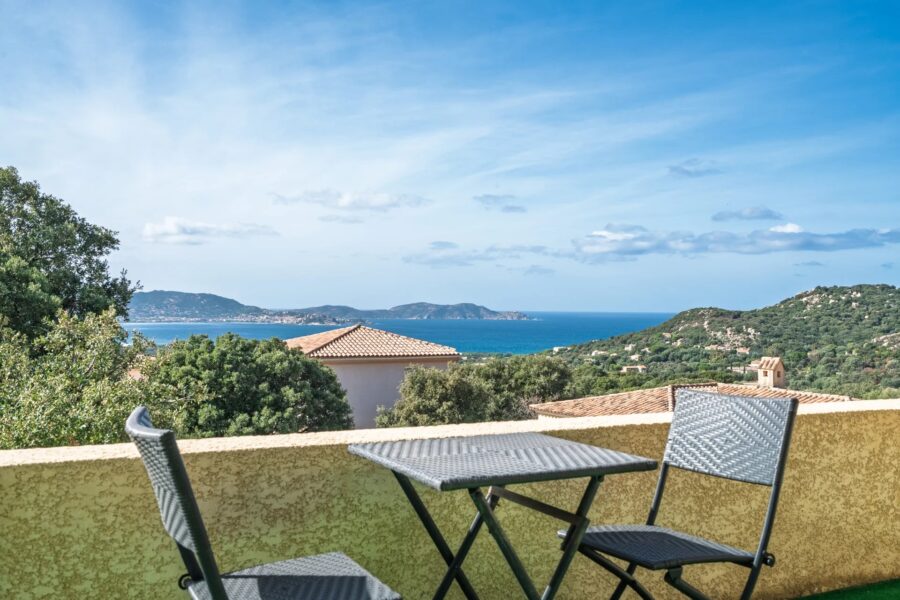 Lumio, Villa 6 chambres, vue mer panoramique, piscine, proche plage