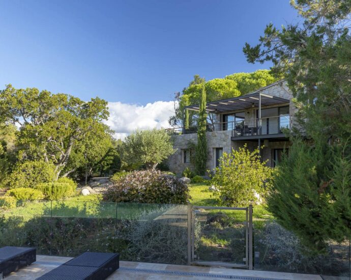 Porto-Vecchio, Domaine de Cala Rossa, Villa 7 bedrooms, pool and close to the beach